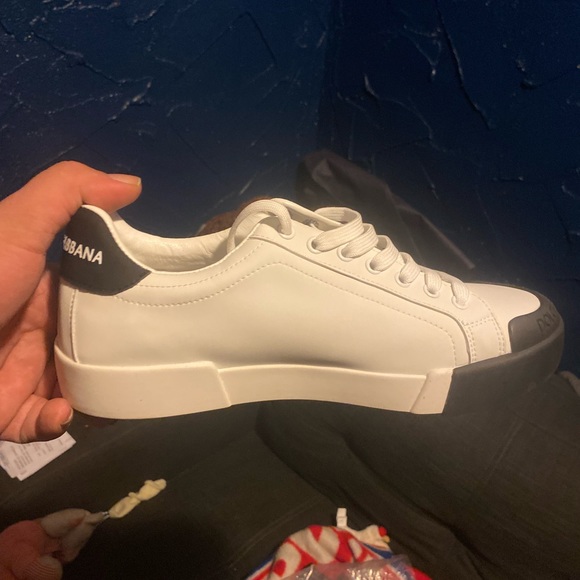 White mens shoes. Never been worn. Still in its bag they came in. - Picture 1 of 6